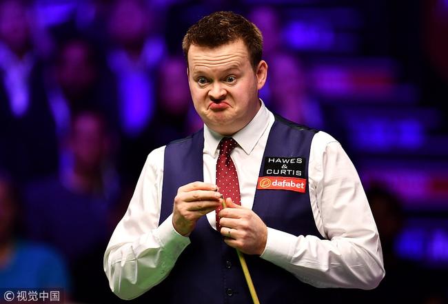 英跑者冲过 英跑者冲过